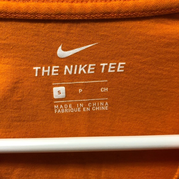 Nike Size Small Orange T-shirt with short sleeves - Picture 3 of 4